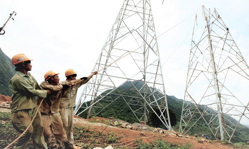 Lực cản tiến độ Dự án tải điện 500 kV mạch 3 (Bài 1) - Dựng cột trên lưng núi, tính giá dưới… đồng bằng