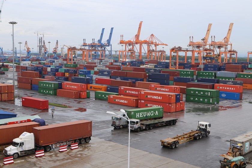 Hiện nay, mỗi tuần, cảng Tân Vũ đón 18 - 20 tàu container