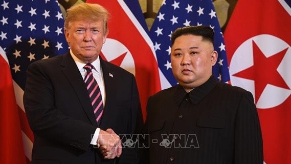 Tổng thống Mỹ Donald Trump (trái) và nhà lãnh đạo Triều Tiên Kim Jong Un tại cuộc gặp ở Hà Nội ngày 27/2/2019. Ảnh: TTXVN