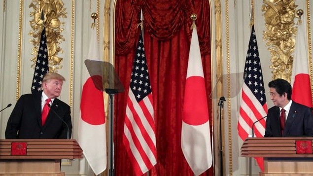 Tổng thống Mỹ Donald Trump và Thủ tướng Nhật Bản Shinzo Abe tại họp báo sau hội đàm