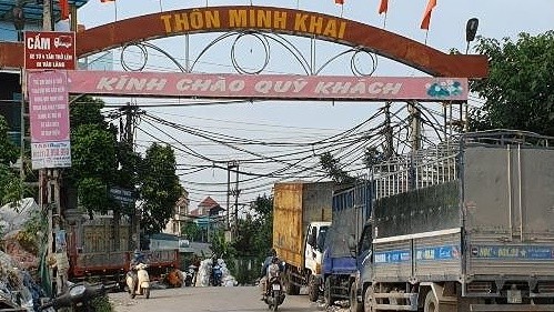 Cổng Làng nghề Minh Khai (Cụm công nghiệp Minh Khai, huyện Văn Lâm, tỉnh Hưng Yên)