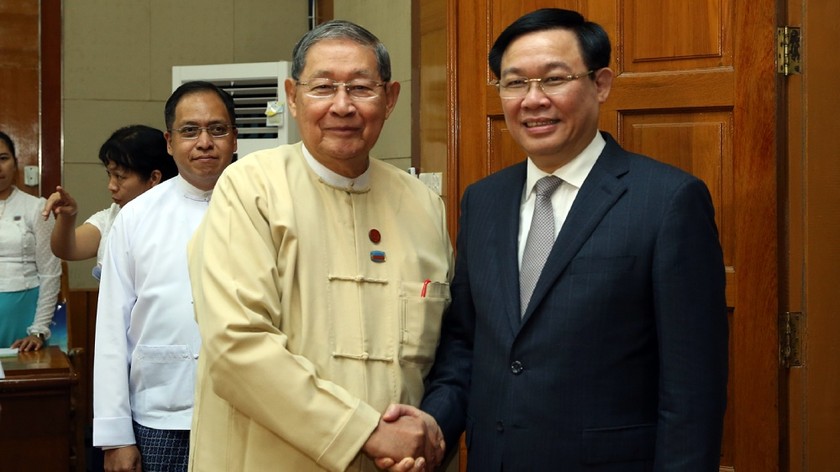 Phó Thủ tướng Vương Đình Huệ tiếp Bộ trưởng Kế hoạch và Tài chính Soe Win. Ảnh: VGP/Thành Chung