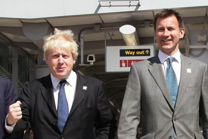 Ông Boris Johnson (trái) và ông Jeremy Hunt. (Nguồn: Express/Vietnam+)