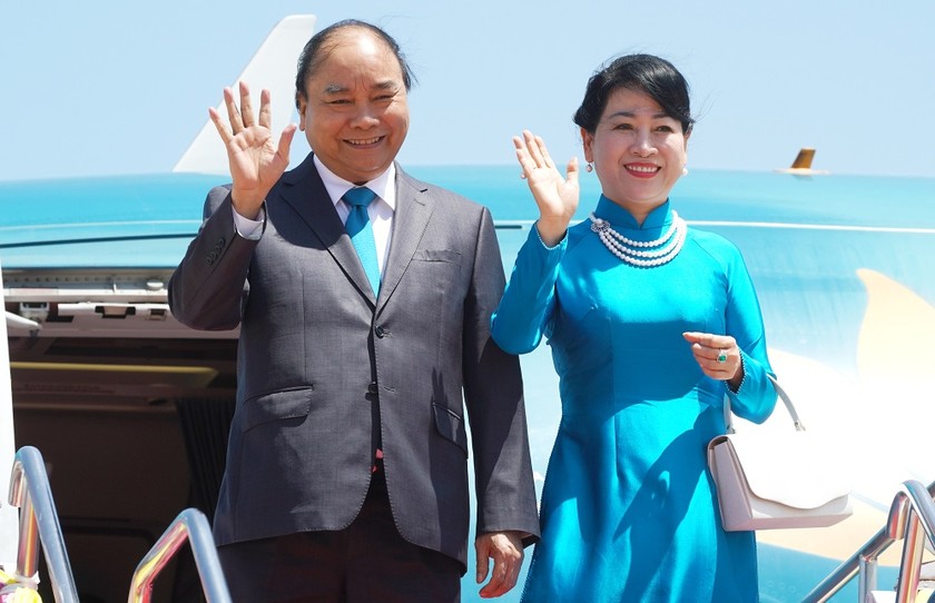 Thủ tướng Nguyễn Xuân Phúc và Phu nhân cùng đoàn đại biểu cấp cao Việt Nam đã đến sân bay quốc tế Don Mueang. Ảnh: VGP/Quang Hiếu