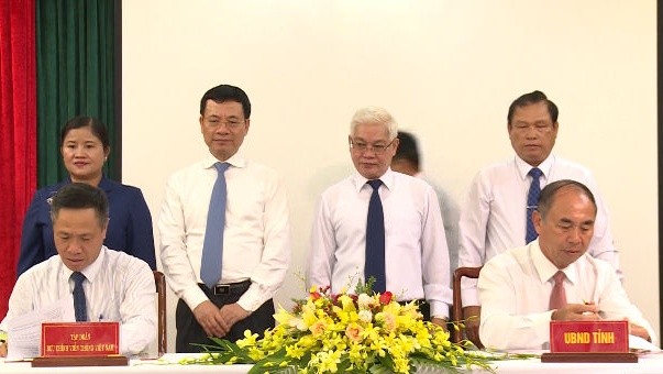 UBND tỉnh Bình Phước và Tập đoàn VNPT đã kí kết Thỏa thuận xây dựng đô thị thông minh giai đoạn 2019 – 2029 dưới sự chứng kiến của lãnh đạo Bộ TTTT và Thường trực Tỉnh ủy