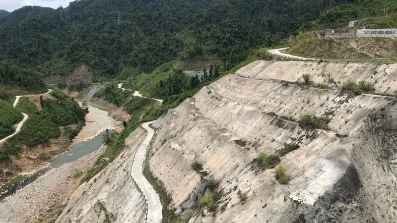 Hình ảnh trên lưu vực sông Vu Gia - Thu Bồn và nước sông cạn kiệt trong mùa khô năm nay
