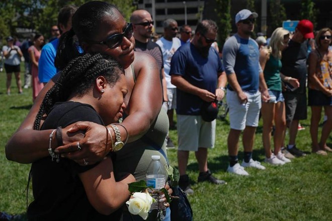 Người dân Mỹ tưởng niệm các nạn nhân thiệt mạng trong vụ xả súng ở Dayton