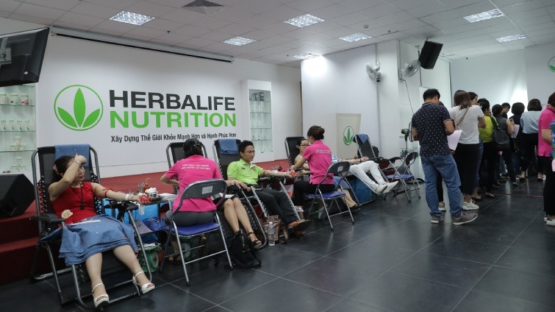 250 nhân viên Herbalife VN hiến tặng máu chào mừng ngày Hiến máu Thế giới