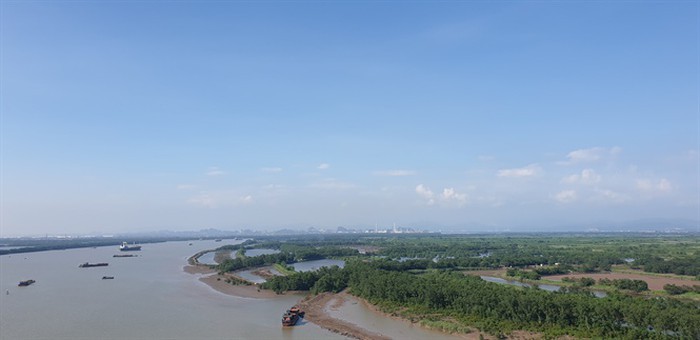 Khu vực Đầm Nhà mạc, TX Quảng Yên sẽ là địa điểm triển khai Dự án Đầu tư kinh doanh cơ sở hạ tầng Khu công nghiệp Bạch Đằng. Ảnh Báo Quảng Ninh