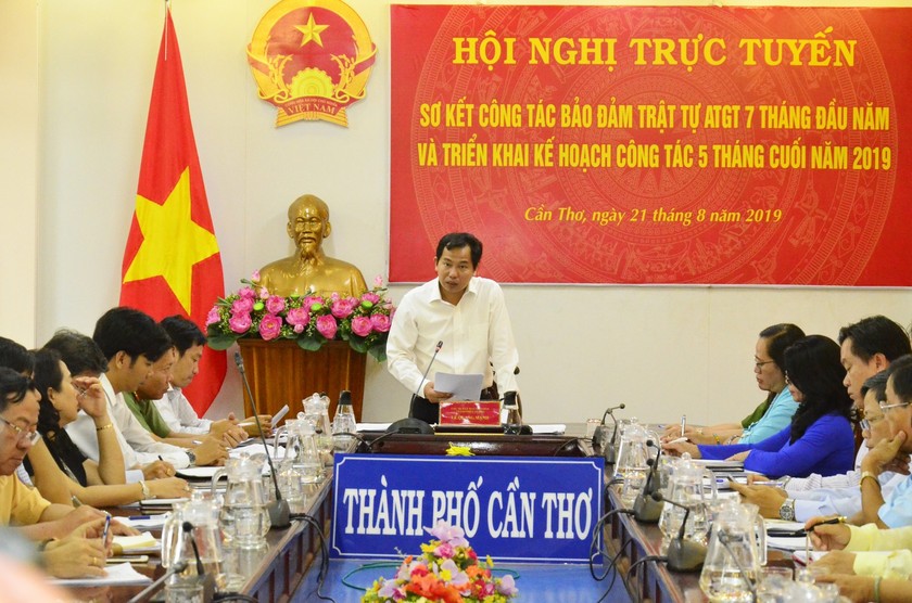 Ông Lê Quang Mạnh, Chủ tịch UBND, Trưởng ban ATGT TP Cần Thơ phát biểu chỉ đạo tại Hội nghị
