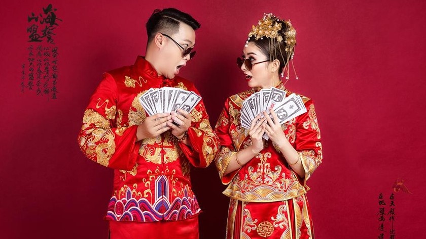Phim trường phục vụ ảnh cưới Trung Quốc làm cho bộ ảnh cưới của bạn trở nên đặc biệt hơn bao giờ hết. Được bố trí với các bối cảnh lịch sử và trang phục đa dạng, bộ ảnh cưới của bạn sẽ trở nên độc đáo và hấp dẫn.