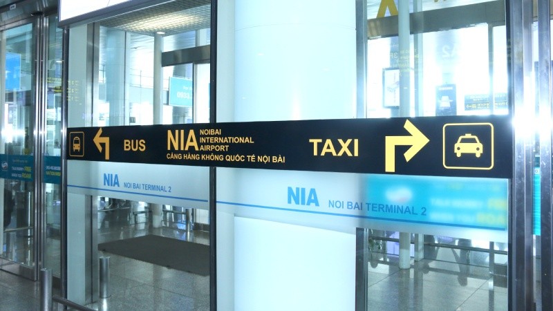 Kí hiệu hướng dẫn hành khách ra khu vực đón taxi tại CHKQT Nội Bài