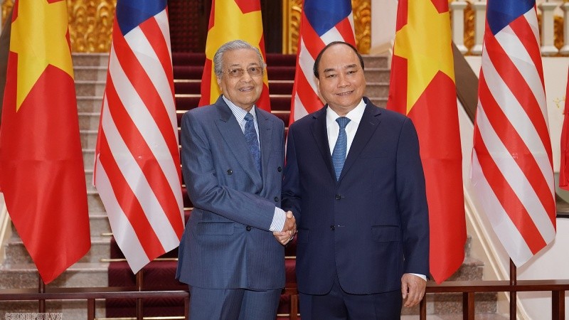 Thủ tướng Nguyễn Xuân Phúc và Thủ tướng Malaysia Mahathir Mohamad. Ảnh VGP