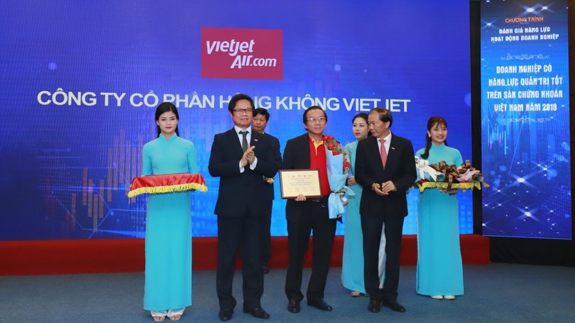 Vinh danh 10 doanh nghiệp có năng lực tài chính, quản trị tốt nhất sàn chứng khoán Việt Nam
