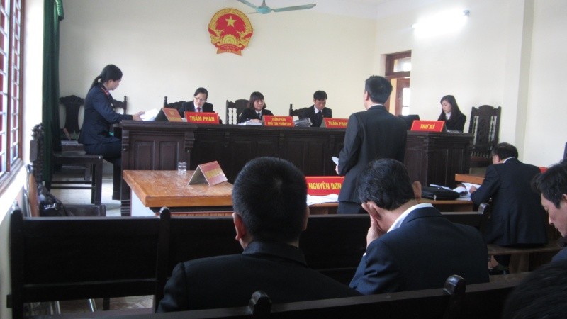 Trợ giúp viên Trung tâm Trợ giúp pháp lý Nhà nước  tỉnh Điện Biên bảo vệ quyền lợi người dân trong một vụ án