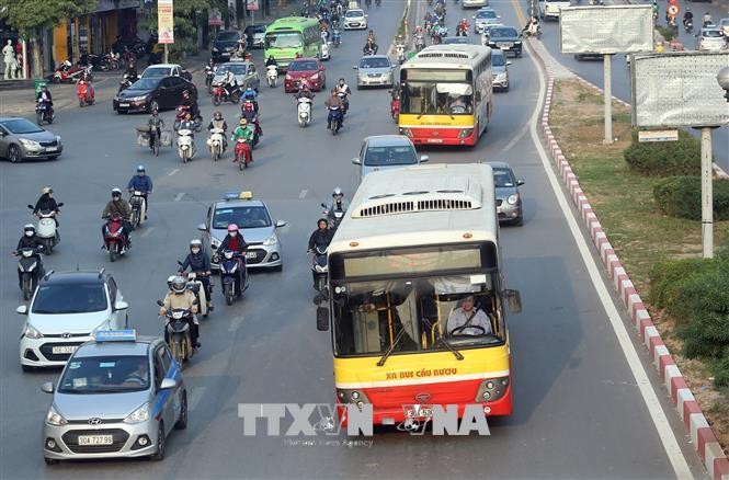 Hà Nội đang phấn đấu đưa vào sử dụng xe buýt điện vào giai đoạn 2021-2025. Ảnh minh họa: TTXVN