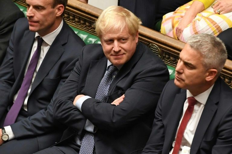 Thủ tướng Anh Johnson (giữa)