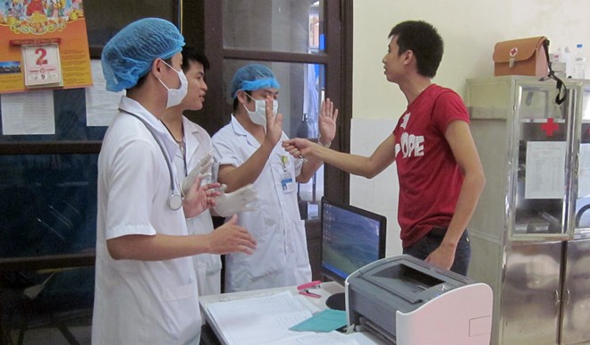 Tại Việt Nam, bạo hành trong ngành y tế có tỷ lệ cao, chiếm 25% tổng số vụ bạo hành tại nơi làm việc