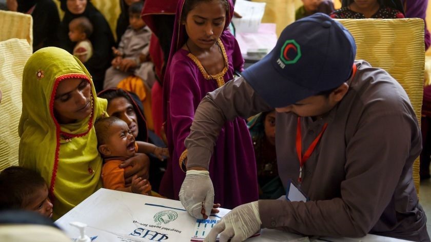 Hình ảnh lấy mẫu máu xét nghiệm HIV tại bệnh viện chính phủ ở Ratodero, Pakistan - nơi hàng trăm trẻ em bị nhiễm HIV