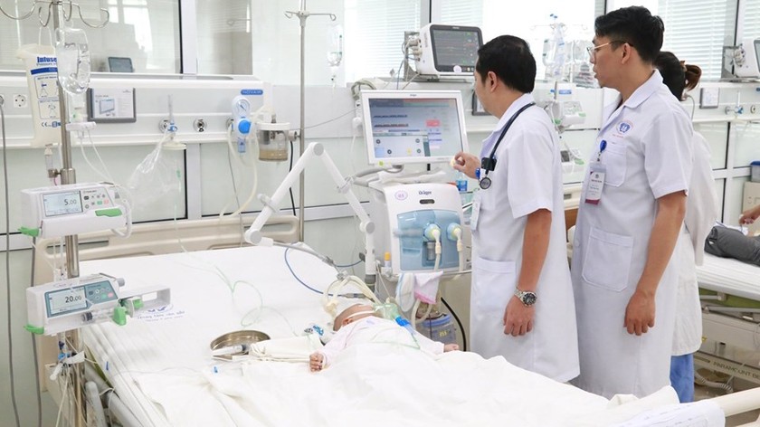 Bệnh nhi được điều trị tại Bệnh viện Đa khoa tỉnh Phú Thọ. Ảnh: Hiền Minh