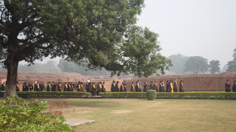Đoàn phật tử Việt Nam đến thăm thánh tích Nalanda.