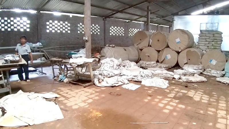Hàng hóa của Yên Phú được cho là thiệt hại do bị nước ngập