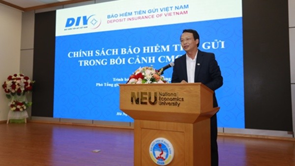 Phó Tổng giám đốc BHTGVN Vũ Văn Long trình bày tại Tọa đàm Hoạt động ngân hàng số trong bối cảnh CMCN 4.0