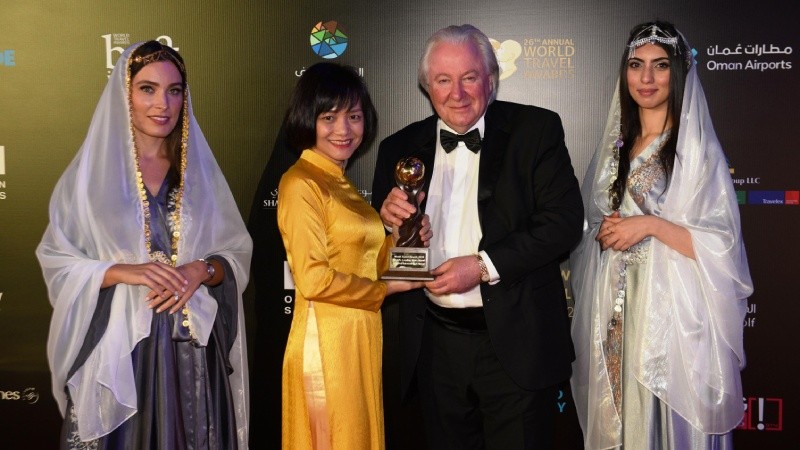 Đại diện Lãnh đạo Sun Group nhận giải thưởng Sân bay mới hàng đầu thế giới