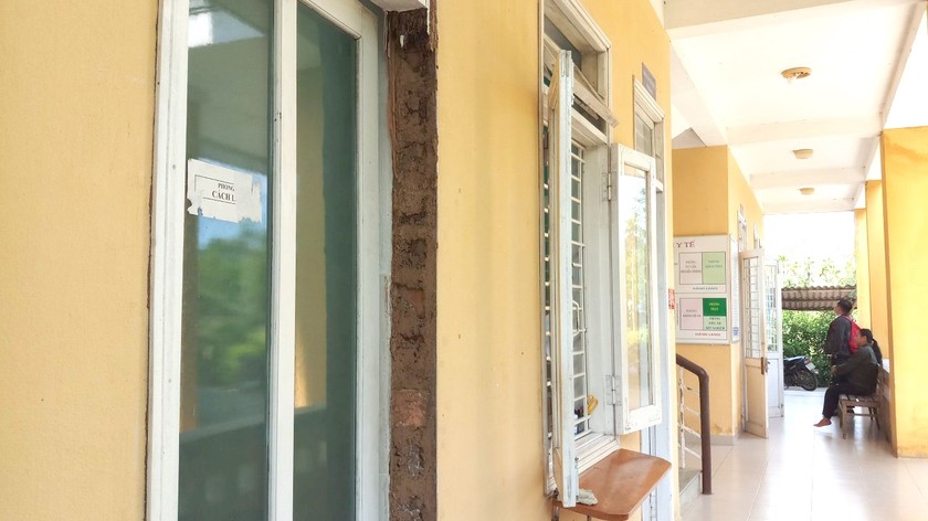 Một số phòng chức năng tại Trạm Y tế xã Thượng Lộ đã không hoạt động vì xuống cấp trầm trọng