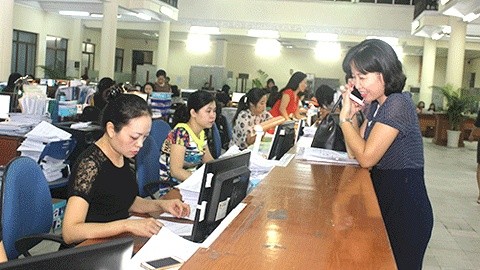 Khách hàng giao dịch tại KBNN Hà Nội