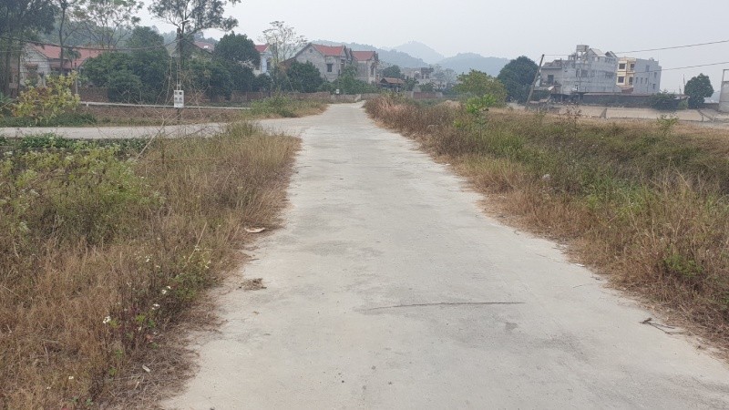 Tuyến đường nông thôn mới ở thôn Tân Sơn bị người dân phản ánh đắt gấp 3 lần bình thường