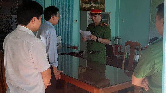 Tống đạt lệnh bắt giam với Chủ tịch UBND huyện Đức Cơ