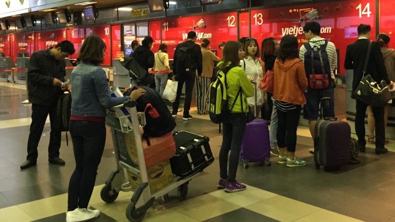 Các hãng hàng không đã bố trí tăng bay đêm tại Tân Sơn Nhất đến các sân bay khác như Hà Nội, Vinh, Hải Phòng