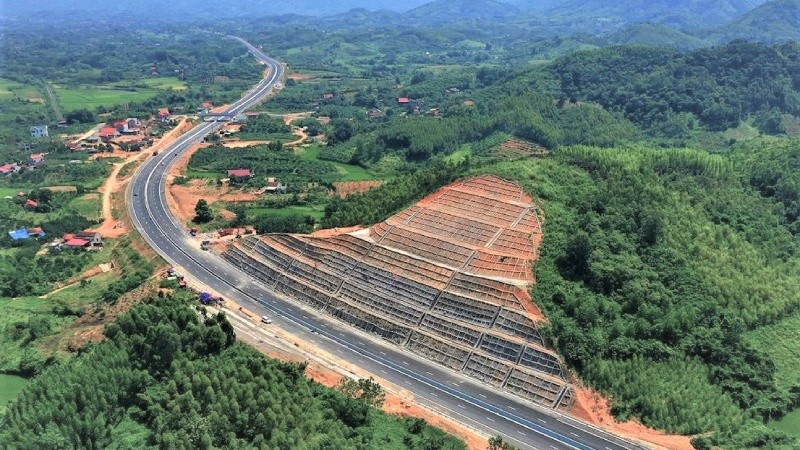 Cao tốc Bắc Giang - Chi Lăng hoàn thành, tạo thuận lợi để đi lại và thông thương hàng hóa tuyến Hà Nội - Lạng Sơn