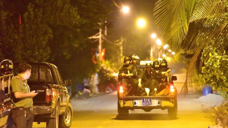 Lực lượng cảnh sát cơ động tiếp tục được tăng viện vào hiện trường hồi 19h tối qua (30/1)