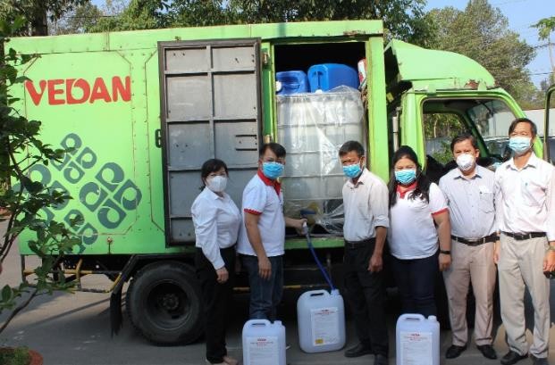 Vedan Việt Nam đồng hành cùng Hội Chữ thập đỏ huyện Long Thành phun xịt, tẩy rửa, khử trùng các phòng học gồm các cấp Mầm non, Tiểu học, THCS trên địa bàn