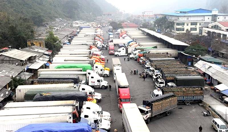 Lượng xe tồn ở các cửa khẩu tại Lạng Sơn vẫn rất lớn