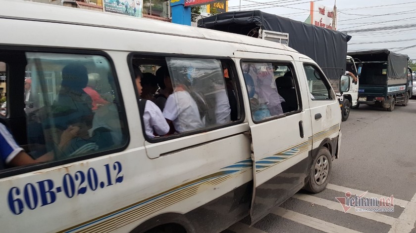 Một chiếc xe “chuồng gà” đưa đón học sinh tại Đồng Nai. (Hình:vietnamnet.vn)