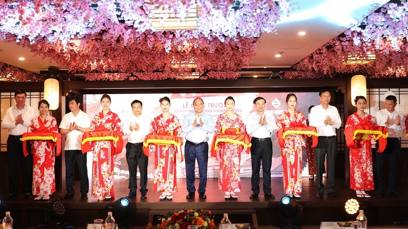 Thủ tướng Nguyễn Xuân Phúc cắt băng khánh thành dự án Yoko Onsen Quang Hanh