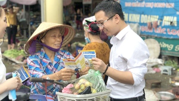 Cán bộ bảo hiểm xã hội tỉnh Bắc Giang truyền thông chính sách bảo hiểm xã hội tự nguyện đến người dân trên địa bàn