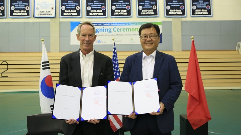 Lễ ký kết ngày 23/6/2020 giữa đại diện Liên doanh Giáo dục quốc tế Ecopark Daesung và  đại diện Trường Chadwick (USA)  được diễn ra trong khuôn viên trường Chadwick International School ở Songdo, Hàn Quốc