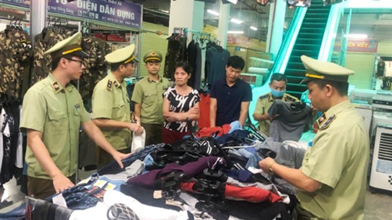 Lực lượng Quản lý thị trường Lạng Sơn liên tục phát hiện các điểm bán hàng giả qua mạng xã hội