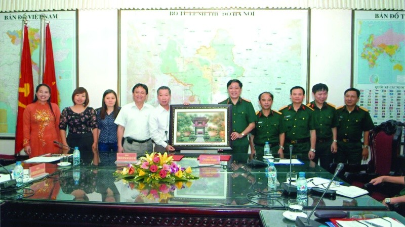 Báo PLVN và Bộ Tư lệnh Thủ đô Hà Nội ký kết quy chế phối hợp tuyên truyền về công tác quân sự quốc phòng