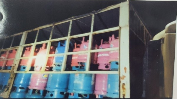 Một hình ảnh cho thấy ngày 25/8/2020 Cty Liên Quảng Thành mang vỏ chai LPG của Cty Hưng Long đi tiêu thụ.