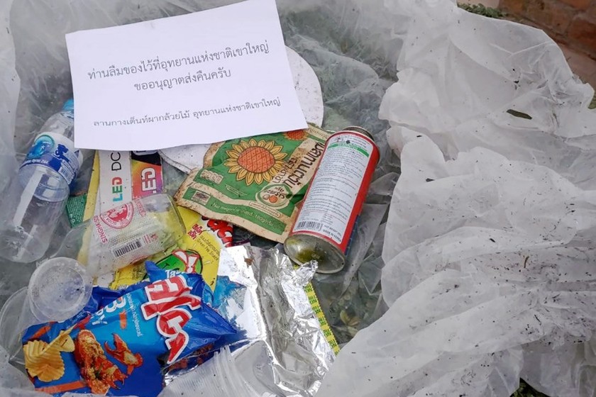 Rác xả bừa bãi trong vườn quốc gia Khao Yai sẽ được gửi trả qua đường bưu điện cho du khách - Ảnh: EPA