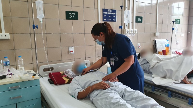 Bệnh nhân điều trị ngộ độc tại Trung tâm chống độc, BV Bạch Mai.