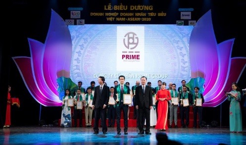 Đại diện Tập đoàn Prime vinh dự nhận giải thưởng Doanh nghiệp Tiêu biểu ASEAN 2020.