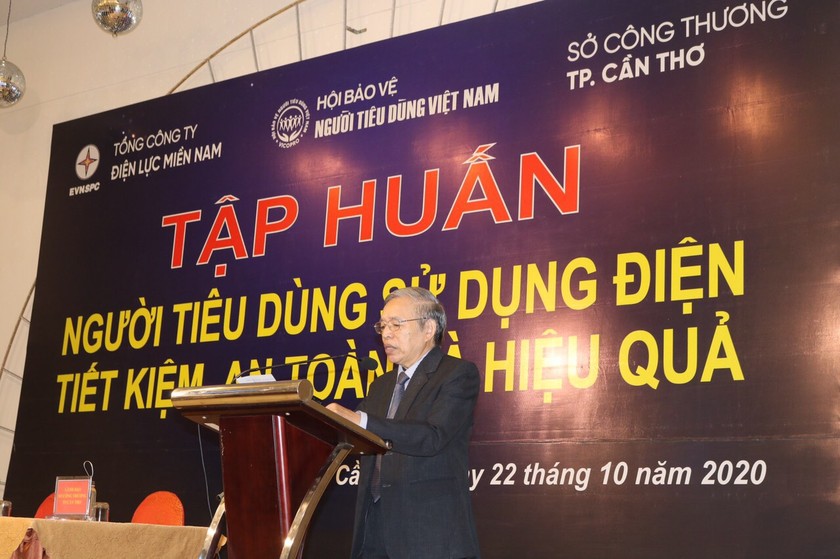 Ông Nguyễn Mạnh Hùng phát biểu tại khóa tập huấn.