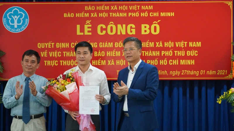 Phó Tổng Giám đốc BHXH Việt Nam trao Quyết định thành lập BHXH TP Thủ Đức