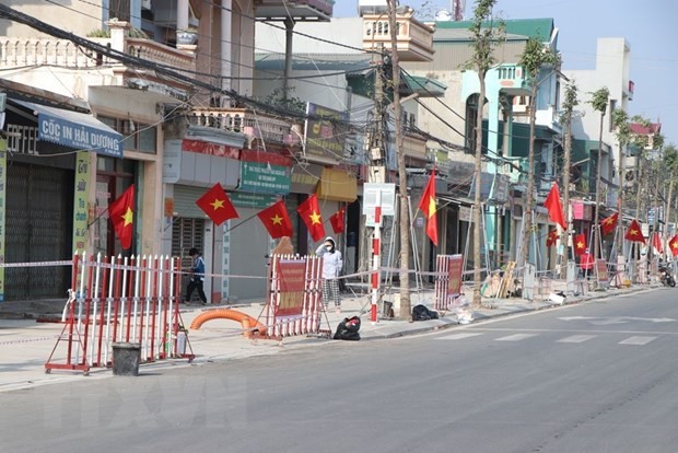 Dãy phố gồm 29 hộ dân ở khu 2 phường Thạch Khôi, Thành phố Hải Dương trong diện thực hiện cách ly y tế để phòng chống dịch COVID-19. (Ảnh: Mạnh Minh/TTXVN)